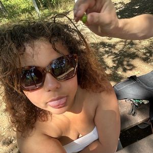 Meet your Posher, Lina